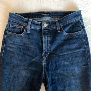 Super cute & comfy Lucky Brand skinny jeans